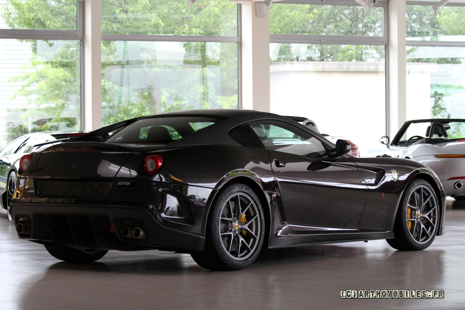 Great showroom pics of Black 599 GTO - Teamspeed.com